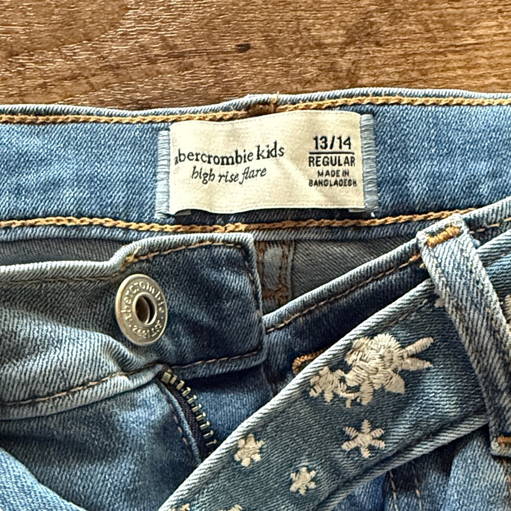 Abercrombie Kids Blue Flare Jeans with Floral Belt - Picture 2 of 3